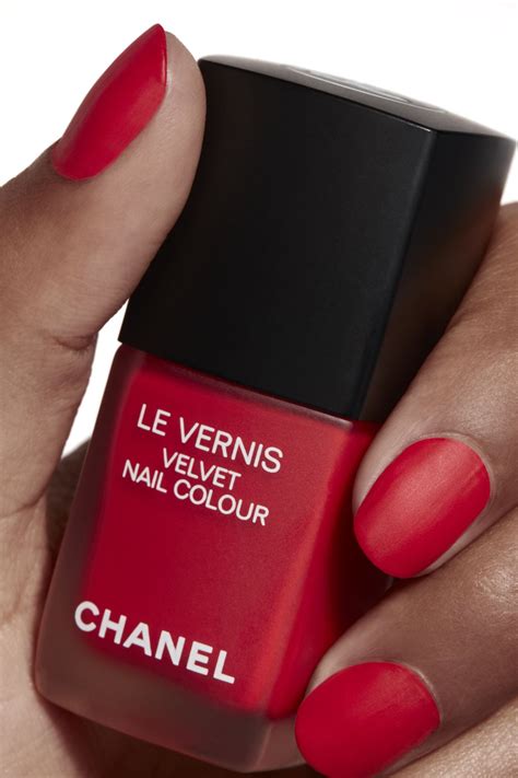 Chanel Le Vernis Velvet Nail Color 